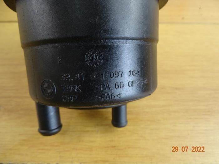 Power steering fluid reservoir from a MINI Mini Cooper S (R53) 1.6 16V 2005
