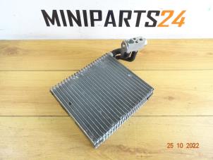 Używane Parownik klimatyzacji Mini Mini Cooper S (R53) 1.6 16V Cena € 47,60 Z VAT oferowane przez Miniparts24 - Miniteile24 GbR