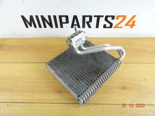 Używane Parownik klimatyzacji Mini Mini (R56) 1.6 16V Cooper S Cena € 53,55 Z VAT oferowane przez Miniparts24 - Miniteile24 GbR