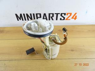 Used Petrol pump BMW Mini One/Cooper (R50) 1.6 16V One Price € 71,40 Inclusive VAT offered by Miniparts24 - Miniteile24 GbR
