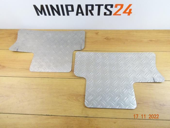 Używane Wykladzina podlogowa Mini Mini Cooper S (R53) 1.6 16V Cena € 41,65 Z VAT oferowane przez Miniparts24