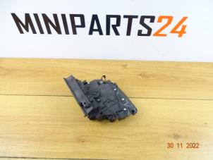 Used Rear door mechanism 4-door, right Mini ONE Price € 107,10 Inclusive VAT offered by Miniparts24 - Miniteile24 GbR