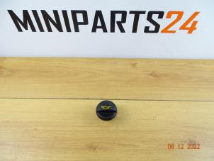 Used Oil cap Mini Mini (R56) 1.6 16V Cooper S Price € 17,85 Inclusive VAT offered by Miniparts24 - Miniteile24 GbR