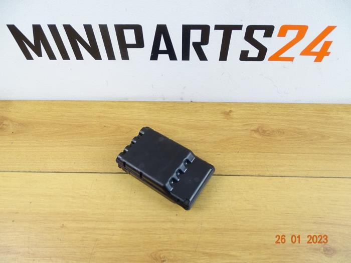 Distributor from a MINI Mini (F55) 1.2 12V One First 2015