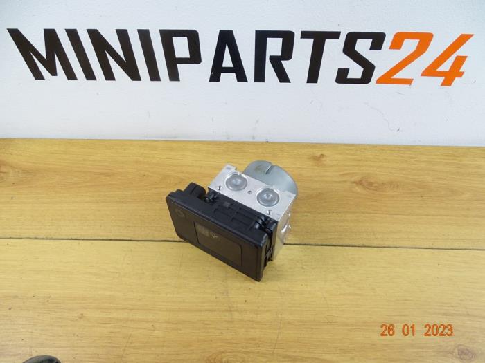 ABS pump from a MINI Mini (F55) 1.2 12V One First 2015