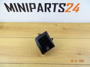 Usados Rejilla de aire de salpicadero Mini Mini (F55) 1.2 12V One First Precio € 29,16 IVA incluido ofrecido por Miniparts24 - Miniteile24 GbR