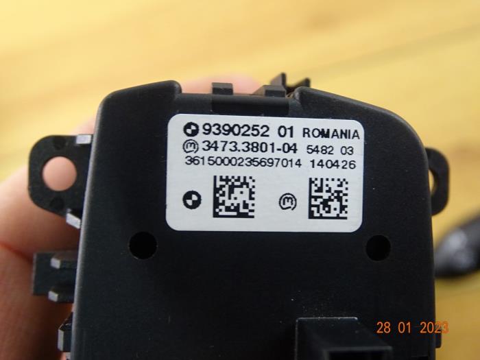 Licht Schalter van een MINI Mini (F55) 1.2 12V One First 2015