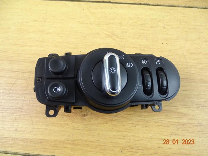 Licht Schalter van een MINI Mini (F55) 1.2 12V One First 2015