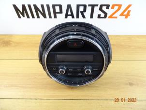 Gebrauchte Radio Mini Mini (F55) 1.2 12V One First Preis € 297,50 Mit Mehrwertsteuer angeboten von Miniparts24 - Miniteile24 GbR