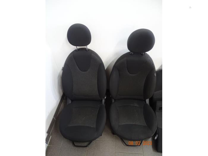 Seats + rear seat (complete) from a MINI Clubman (R55) 1.6 Cooper D 2010