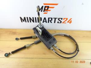 Używane Dzwignia zmiany biegów Mini Clubman (R55) 1.6 Cooper D Cena € 89,25 Z VAT oferowane przez Miniparts24 - Miniteile24 GbR