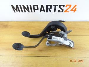 Używane Zestaw pedalów Mini Clubman (R55) 1.6 16V John Cooper Works Cena € 89,25 Z VAT oferowane przez Miniparts24 - Miniteile24 GbR
