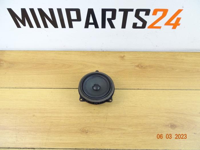 Speaker from a MINI Mini (F55) 1.2 12V One First 2015