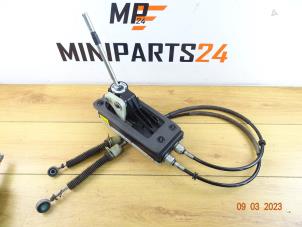 Usagé Levier de vitesse Mini Clubman (R55) 1.6 16V John Cooper Works Prix € 89,25 Prix TTC proposé par Miniparts24 - Miniteile24 GbR