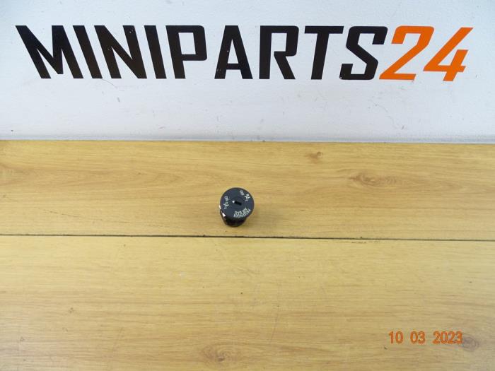 Airbag lock from a MINI Clubman (R55) 1.6 16V John Cooper Works 2011