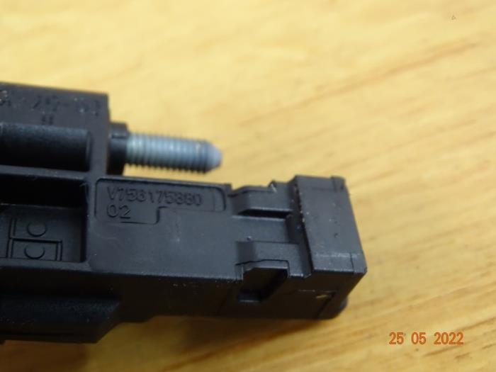 Crankshaft sensor from a MINI Mini (R56) 1.6 16V Cooper S 2012