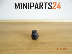 Używane Przelacznik lusterka Mini Mini (R56) 1.6 16V John Cooper Works Cena € 35,70 Z VAT oferowane przez Miniparts24 - Miniteile24 GbR