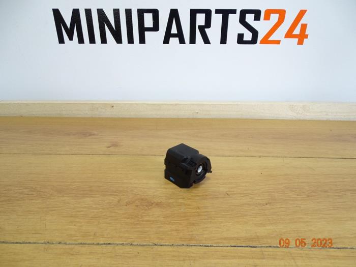 Używane Przelacznik stacyjki BMW Mini (R50/53) 1.6 16V Cooper Cena € 21,42 Z VAT oferowane przez Miniparts24