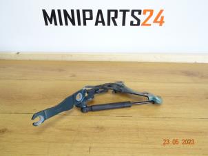 Usagé Charnière capot Mini Mini (R56) 1.4 16V One Prix € 29,75 Prix TTC proposé par Miniparts24 - Miniteile24 GbR