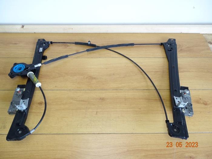 Window mechanism 2-door, front right from a MINI Mini (R56) 1.4 16V One 2007
