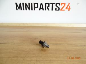 Usados Sensor de presión de aceite Mini Mini (F56) 2.0 16V Cooper S Precio € 41,65 IVA incluido ofrecido por Miniparts24 - Miniteile24 GbR