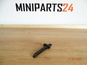 Używane Czujnik walu korbowego Mini Mini (F56) 1.2 12V One, One First Cena € 53,55 Z VAT oferowane przez Miniparts24 - Miniteile24 GbR