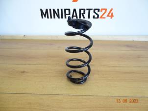 Usados Barra de torsión Mini Mini (F56) 2.0 16V Cooper S Precio € 35,70 IVA incluido ofrecido por Miniparts24 - Miniteile24 GbR