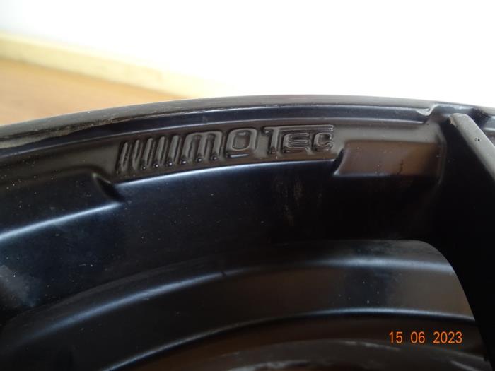 Wheel from a MINI Mini Cooper S (R53) 1.6 16V 2005