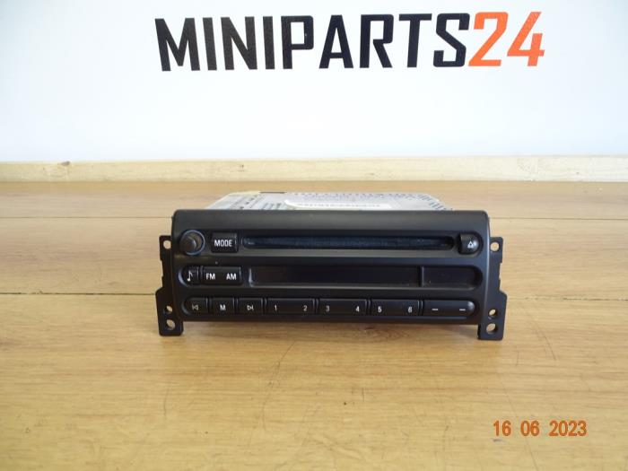 Radio CD Spieler van een MINI Mini Cooper S (R53) 1.6 16V 2005