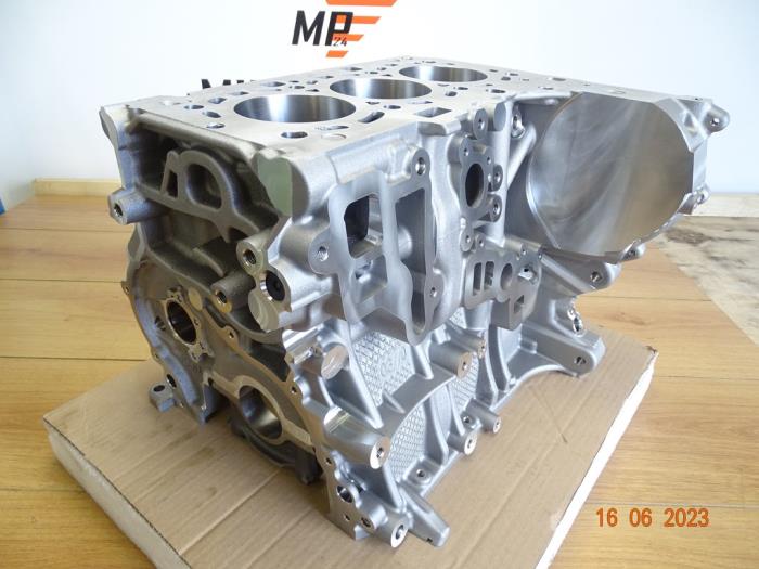 Engine crankcase from a MINI Mini (F56) 1.5 12V Cooper 2015