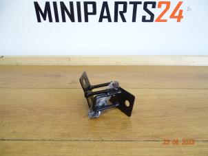 Used Rear seat lock Mini Mini (R56) 1.6 16V Cooper S Price € 38,68 Inclusive VAT offered by Miniparts24 - Miniteile24 GbR