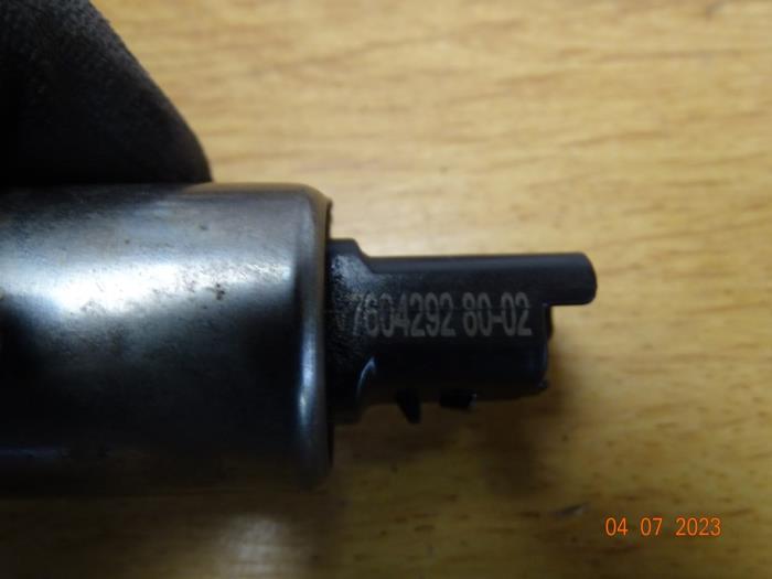 Camshaft sensor from a MINI Mini (R56) 1.6 16V Cooper 2006