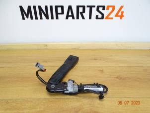 Used Seatbelt tensioner, right Mini Mini (R56) 1.6 16V Cooper Price € 65,45 Inclusive VAT offered by Miniparts24 - Miniteile24 GbR