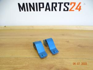 Usados Bisagra del portón trasero Mini Mini (R56) 1.6 16V Cooper Precio € 47,60 IVA incluido ofrecido por Miniparts24 - Miniteile24 GbR