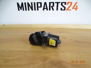 Używane Silnik wycieraczek przednich Mini Mini (R56) 1.6 16V Cooper Cena € 53,43 Z VAT oferowane przez Miniparts24 - Miniteile24 GbR
