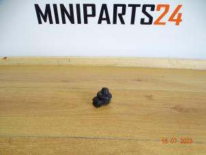Używane Przelacznik lusterka Mini Mini (R56) 1.6 16V Cooper S Cena € 35,70 Z VAT oferowane przez Miniparts24 - Miniteile24 GbR