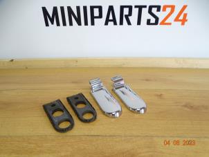 Usagé Baguette de coffre Austin Mini Open (R52) 1.6 16V Cooper Prix € 71,40 Prix TTC proposé par Miniparts24 - Miniteile24 GbR