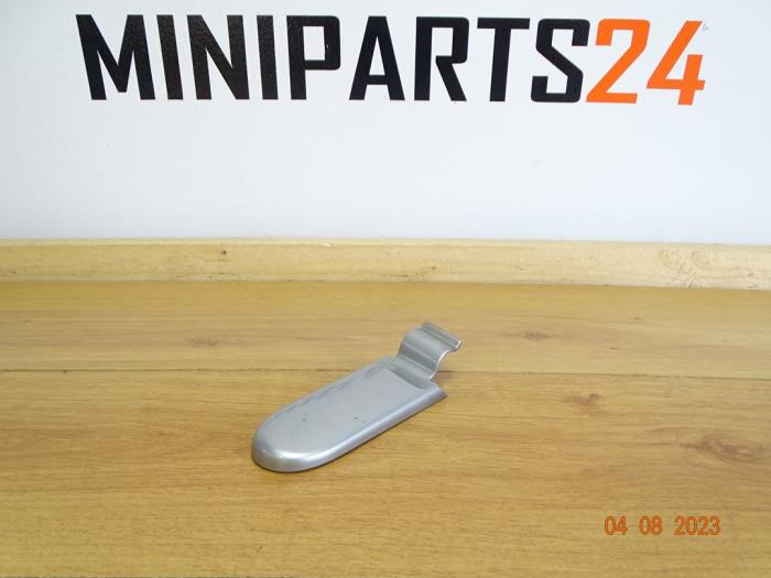 Decorative strip tailgate from a MINI Mini Open (R52) 1.6 16V Cooper 2006
