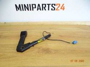 Used Seatbelt tensioner, left Austin Mini Open (R52) 1.6 16V One Price € 74,97 Inclusive VAT offered by Miniparts24 - Miniteile24 GbR