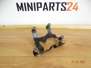 Used Power steering pump bracket Austin Mini Open (R52) 1.6 16V Cooper S Price € 29,16 Inclusive VAT offered by Miniparts24 - Miniteile24 GbR