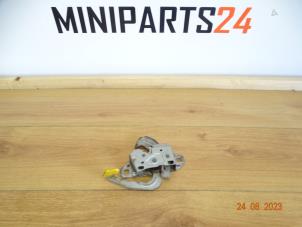 Usados Mecanismo de cerradura de capó Austin Mini Open (R52) 1.6 16V One Precio € 35,70 IVA incluido ofrecido por Miniparts24 - Miniteile24 GbR