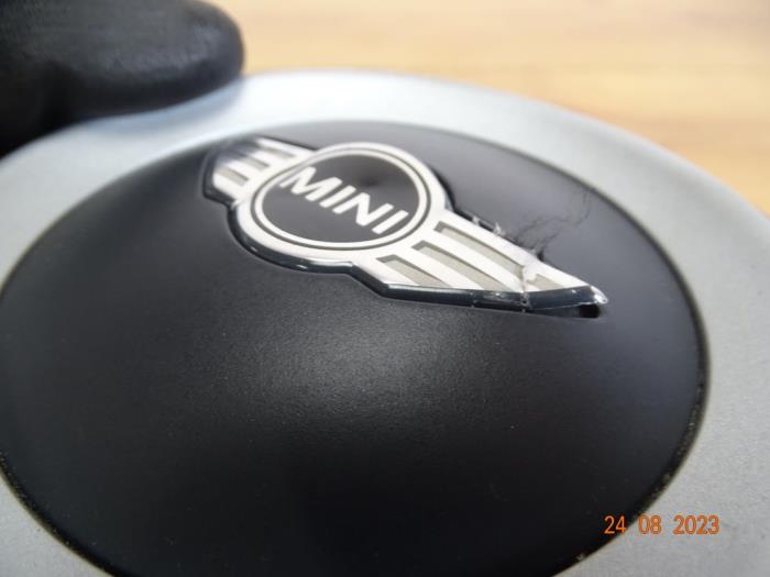 Left airbag (steering wheel) from a MINI Mini Open (R52) 1.6 16V Cooper S 2007