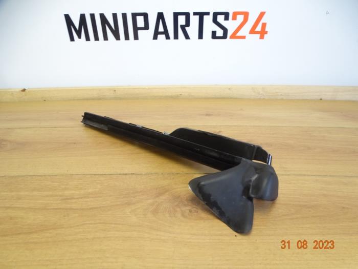 Usados Aleta de ventanilla Austin Mini Open (R52) 1.6 16V Cooper S Precio € 35,70 IVA incluido ofrecido por Miniparts24