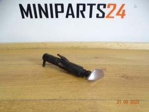 Używane Pompa spryskiwacza reflektorów Mini Mini (R56) 1.6 16V Cooper S Cena € 35,70 Z VAT oferowane przez Miniparts24 - Miniteile24 GbR