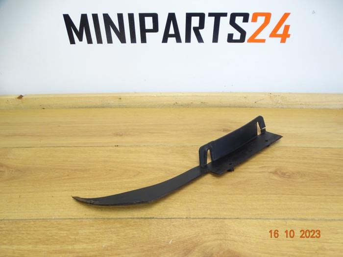 Front bumper, right-side component from a MINI Mini Cooper S (R53) 1.6 16V Works 2005