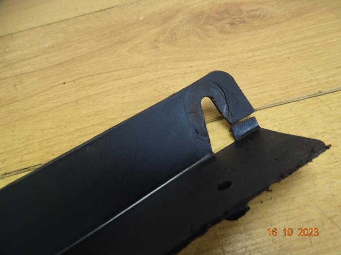 Front bumper, right-side component from a MINI Mini Cooper S (R53) 1.6 16V Works 2005