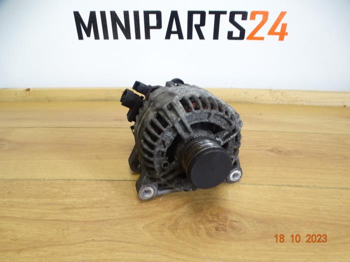 Begagnade Dynamo Mini Clubman (R55) 1.6 Cooper D Pris € 119,00 Inklusive moms erbjuds av Miniparts24