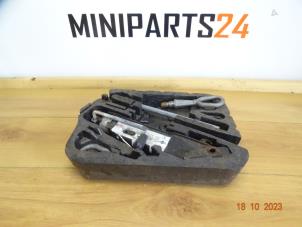 Used Jack set Mini Mini (R56) 1.6 16V Cooper Price € 47,60 Inclusive VAT offered by Miniparts24 - Miniteile24 GbR