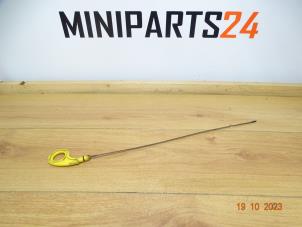 Used Oil dipstick BMW Mini One/Cooper (R50) 1.6 16V Cooper Price € 20,83 Inclusive VAT offered by Miniparts24 - Miniteile24 GbR