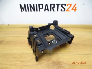 Used Middle console Mini Mini (F56) 2.0 16V Cooper S Price € 35,11 Inclusive VAT offered by Miniparts24 - Miniteile24 GbR